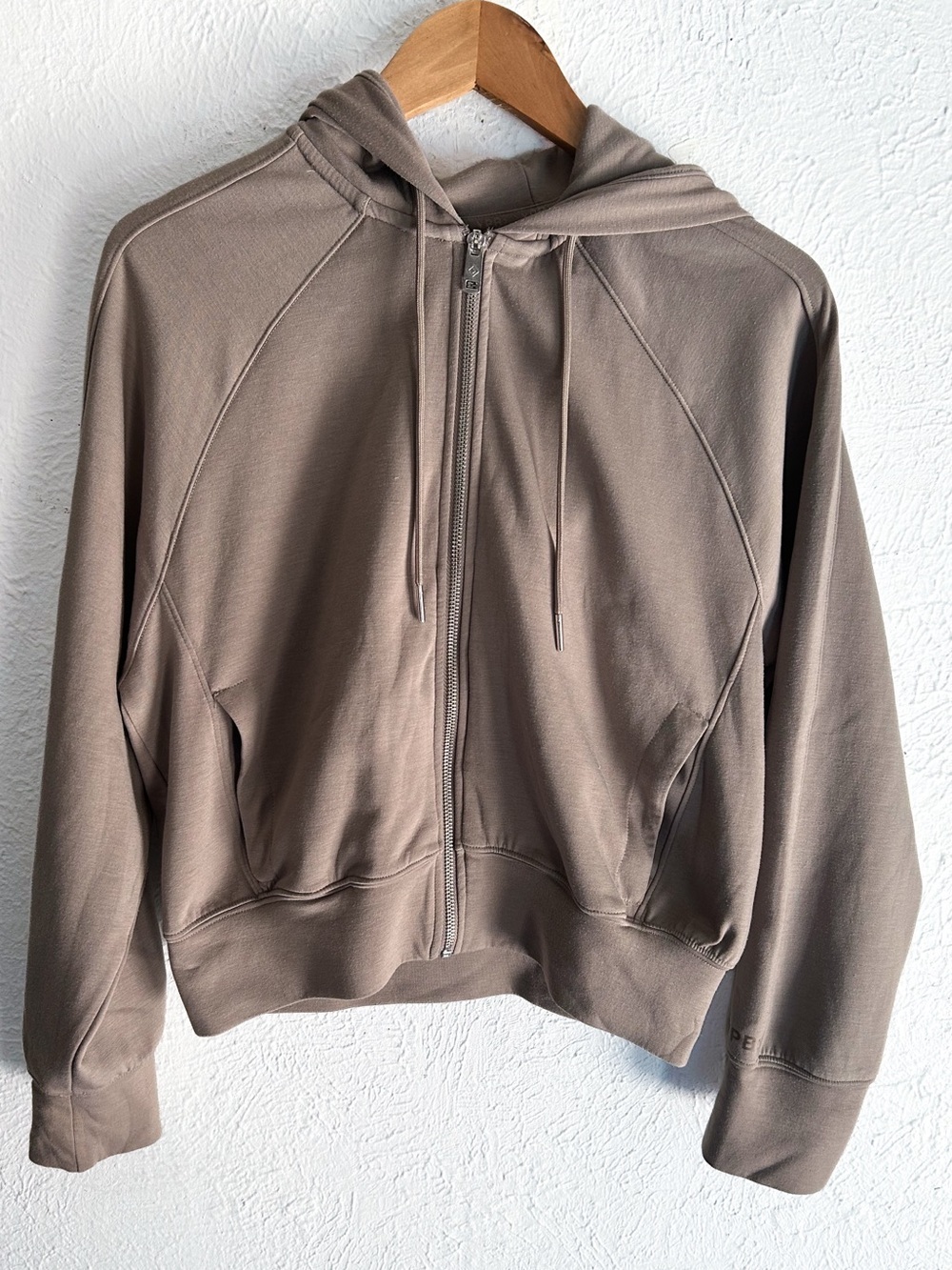 Abercrombie & Fitch YPB
NeoKNIT Active Full-Zip Hoodie Tan Brown Small
